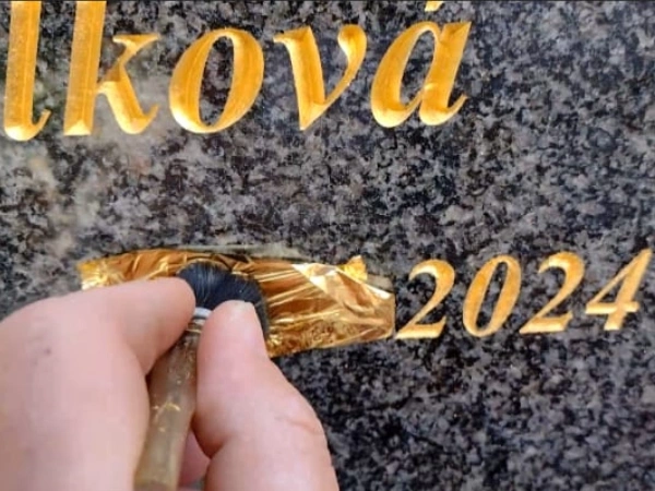 Dosekávanie nápisov